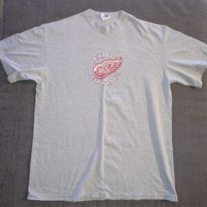 Vintage Detroit Red Wings NHL Gray Logo Big Graphic Back T-Shirt